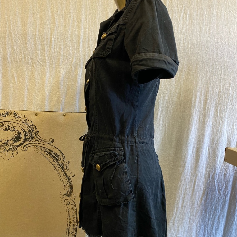 Chic Black Button-Up Dress - Picture 3 of 10